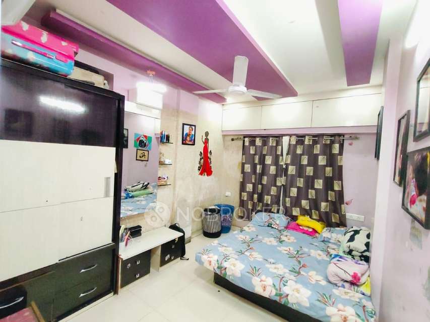 Shared Room for Female In 3 BHK  In Shree Chintamani Park Society In Kothrud