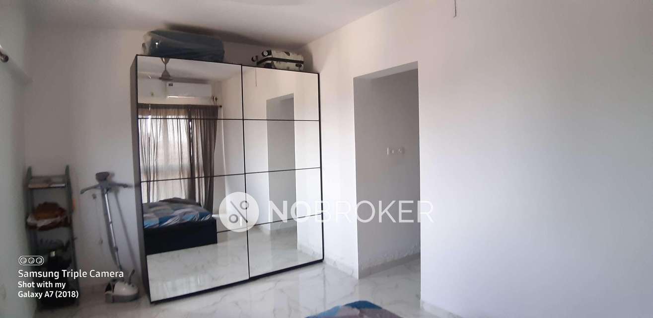 2 BHK Flat In Universal Cubical For Sale  In Jogeshwari West