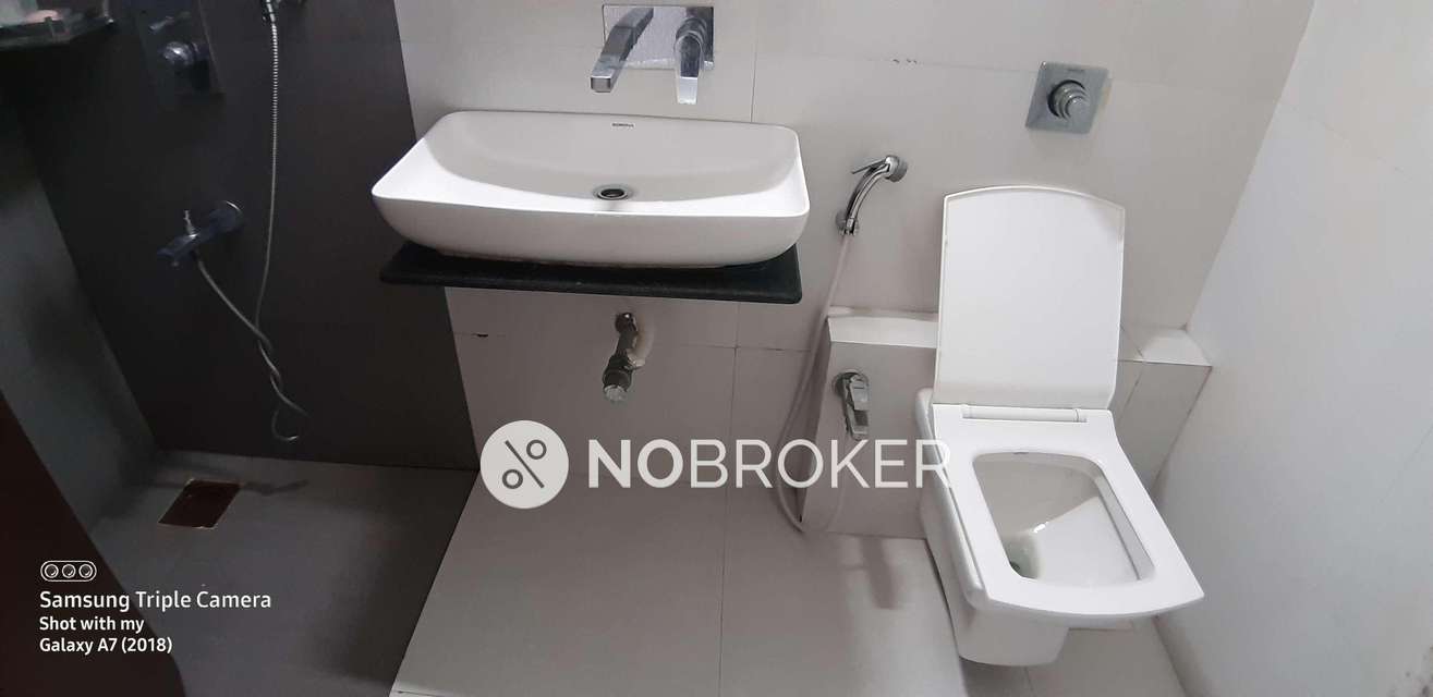 2 BHK Flat In Universal Cubical For Sale  In Jogeshwari West