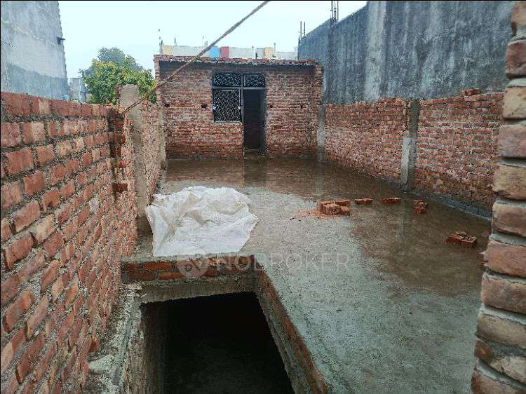 Commercial Property in J2g3+p23, Najafgarh Rd, A Block, Jai Vihar, Baprola, Delhi, 110043, India, Delhi for sale 