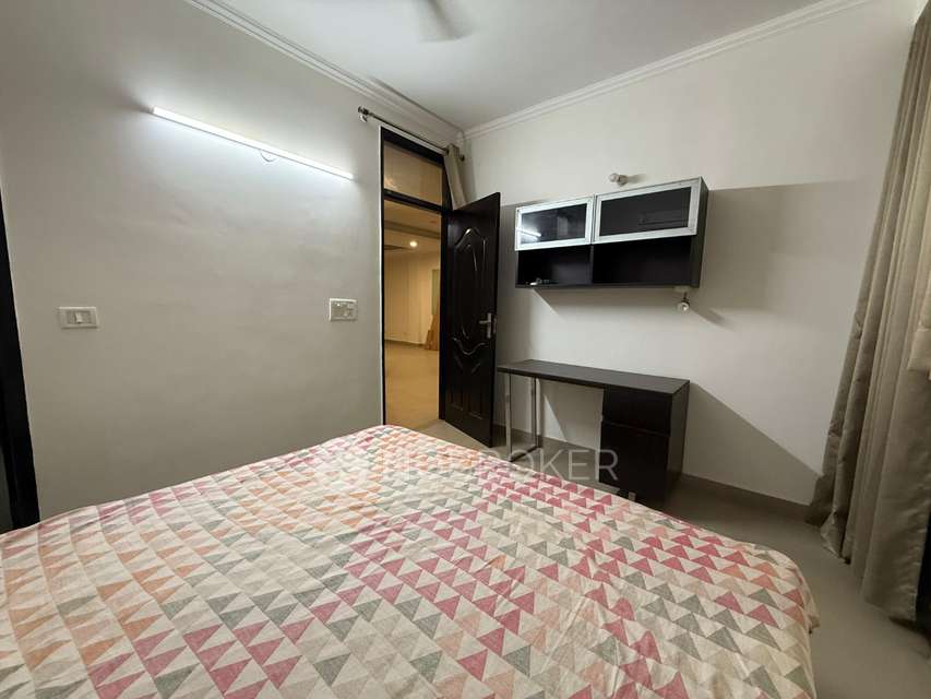 3 BHK Flat In Johri Farm For Sale  In Okhla