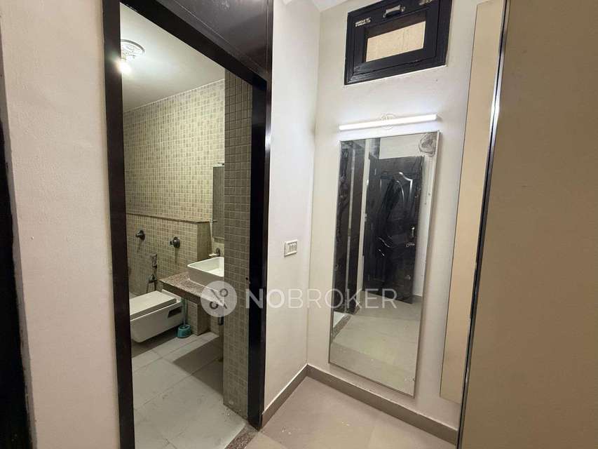 3 BHK Flat In Johri Farm For Sale  In Okhla