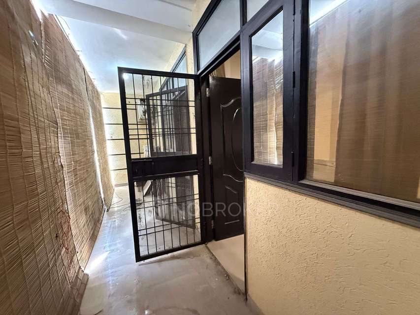 3 BHK Flat In Johri Farm For Sale  In Okhla