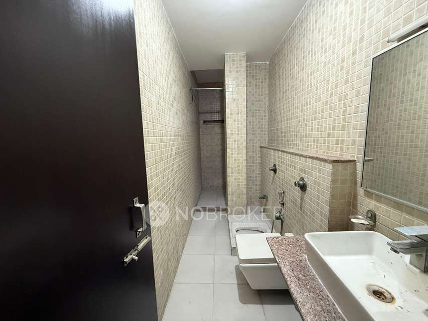 3 BHK Flat In Johri Farm For Sale  In Okhla