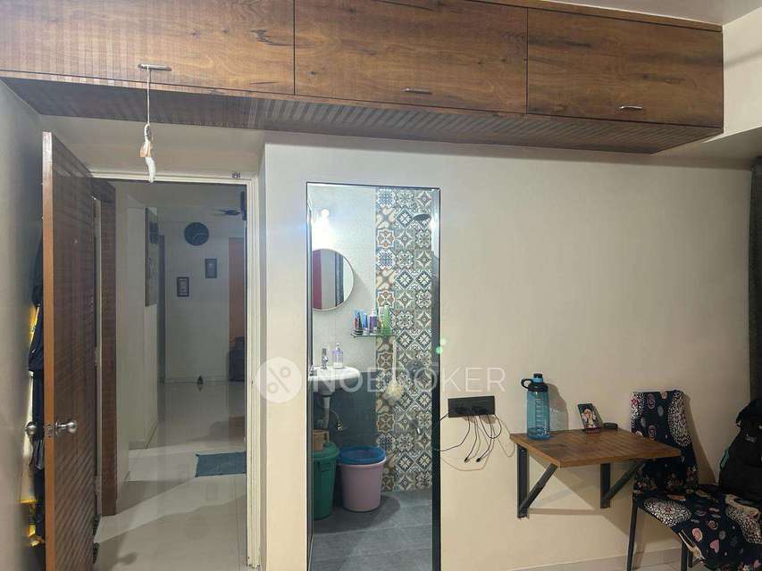 2 BHK Flat In 1802,shree Sankalp Chs,kasarvadvali,ghodbandar Road,thane West For Sale  In Kasarvadavali