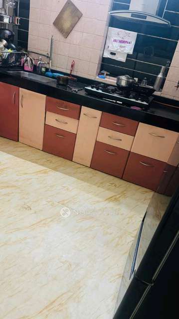 Single Room for Female In 2 BHK  In Jayvardhman Society In Shukrawar Peth