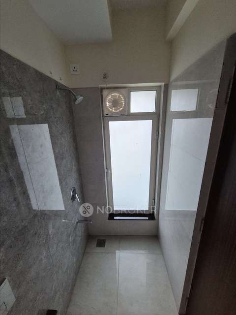 2 BHK Flat In Omkar Signet Apartment, Mumbai For Sale  In Malad
