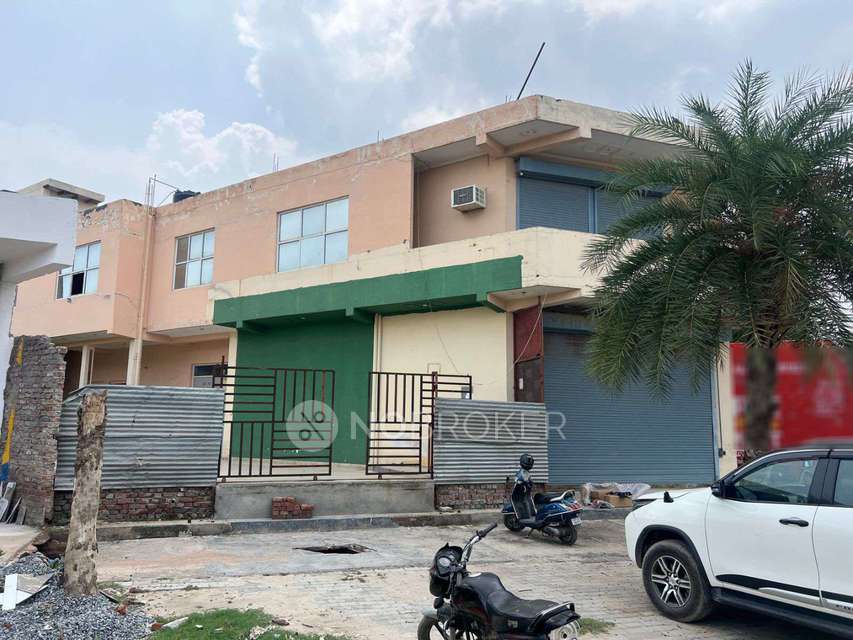 Showroom in Nai Basti Dundahera, Ghaziabad for Rent 