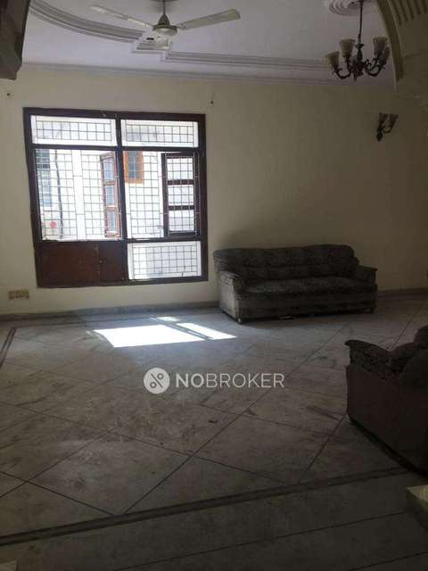 4 BHK Flat for Rent  In Janakpuri