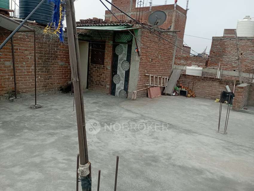 2 BHK Flat In Atar Singh Colony For Sale  In Sector 63