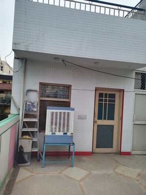 1 BHK Flat In Standalone Builidng for Rent  In Sector 28