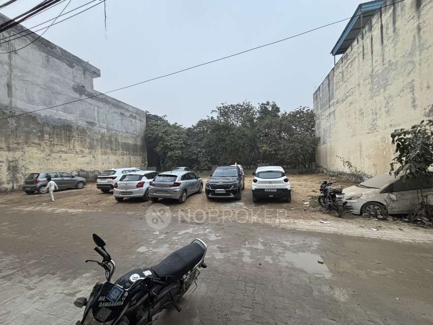 2 BHK Flat In Stadalone Building  for Rent  In  Sector 23a