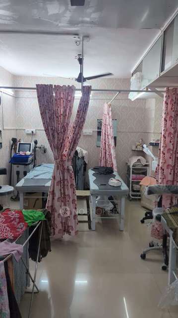 Retail  Property in Vile Parle, Mumbai for Rent 