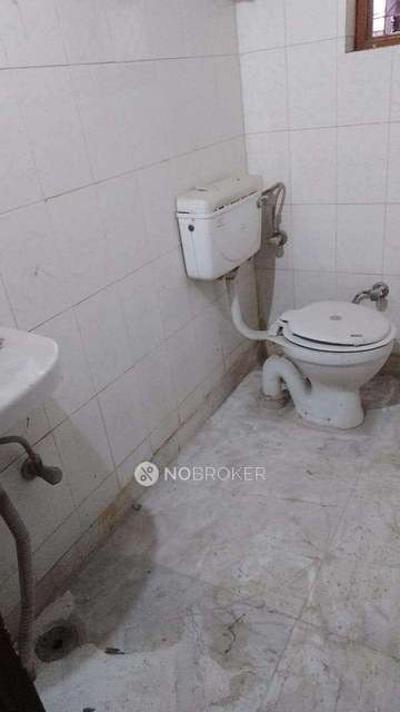 4+ BHK Flat For Sale  In Shadipur