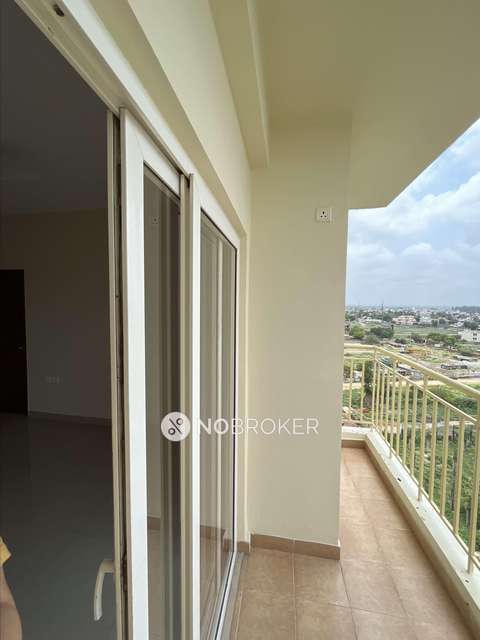 2 BHK Flat In Paramount Golf Foreste For Sale  In Surajpur