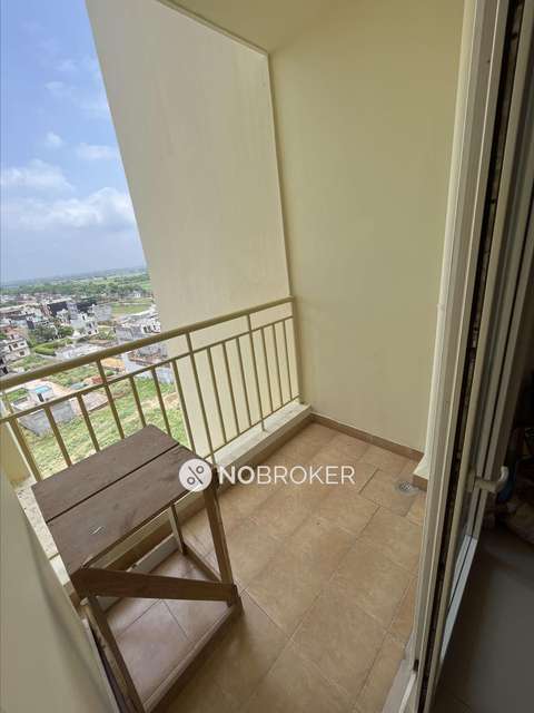 2 BHK Flat In Paramount Golf Foreste For Sale  In Surajpur