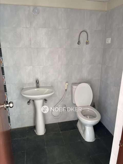 2 BHK Flat In Paramount Golf Foreste For Sale  In Surajpur