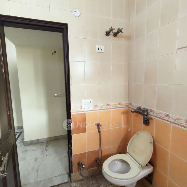 4 BHK Flat In Sharda Niketan Pitampura For Sale  In Pitampura