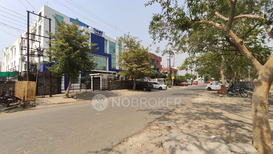 Industrial Building in Sector 80, Noida for Rent 