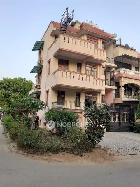 4+ BHK House For Sale  In  Sector 54