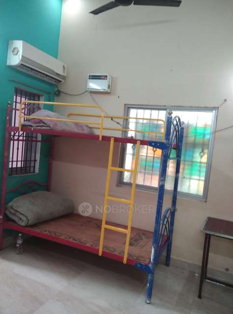 Shared Room for Male In 1 BHK  In Kodambakkam