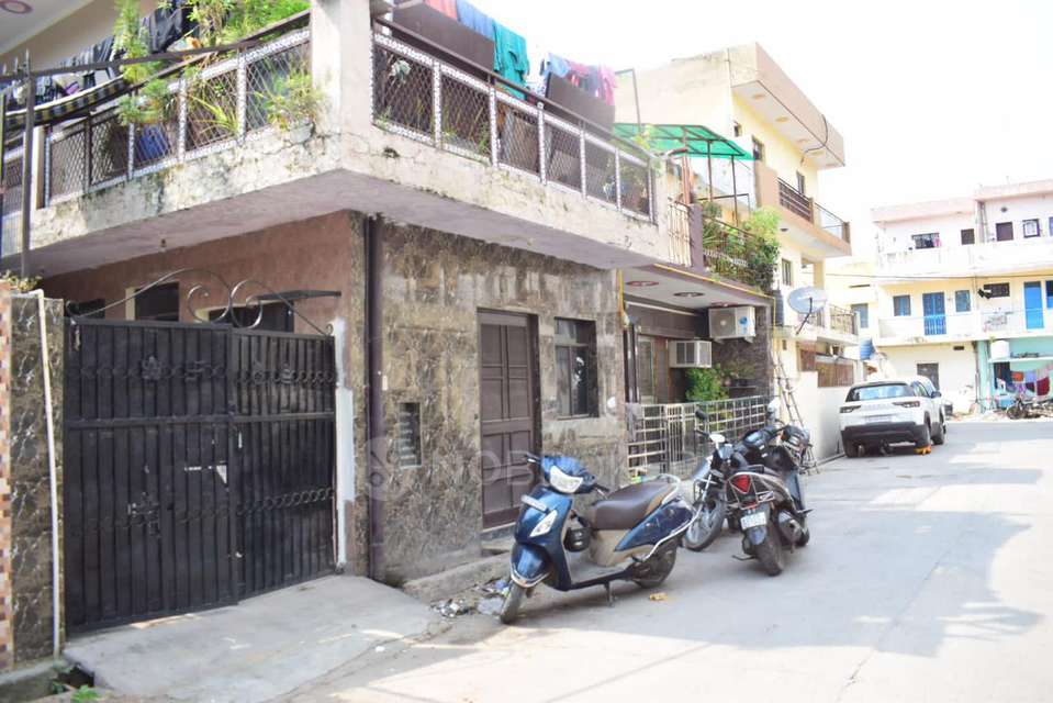 4 BHK Flat For Sale  In Ghazipur Dairy Farm