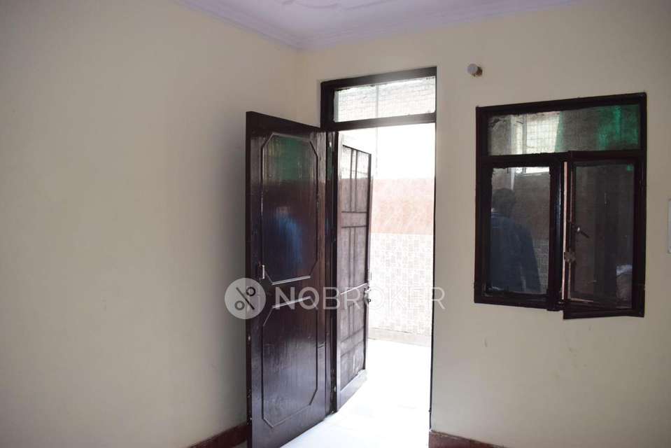 4 BHK Flat For Sale  In Ghazipur Dairy Farm