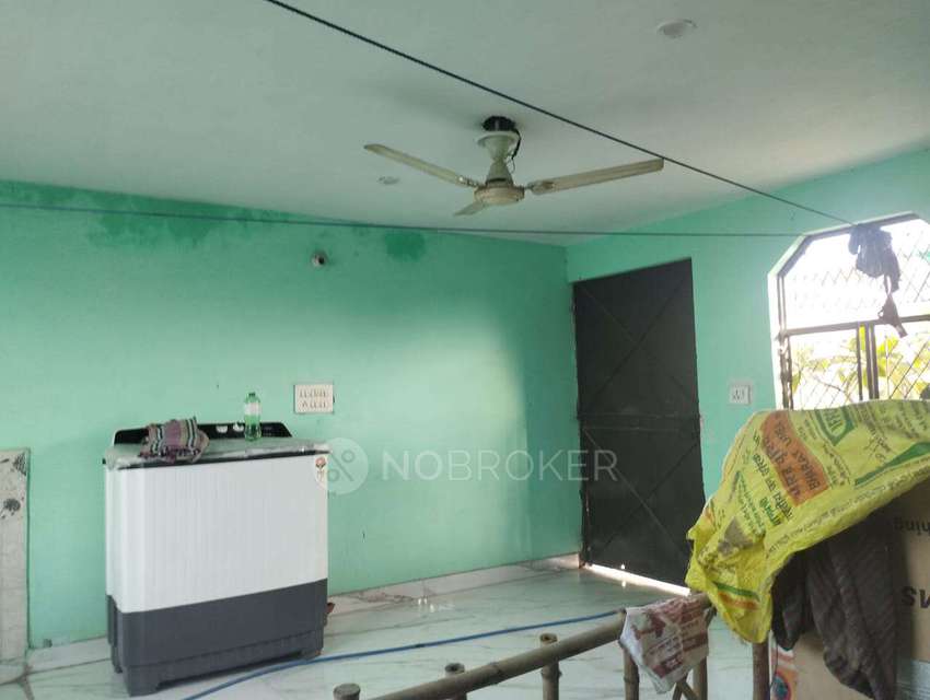 4+ BHK Flat For Sale  In Razapur Khurd