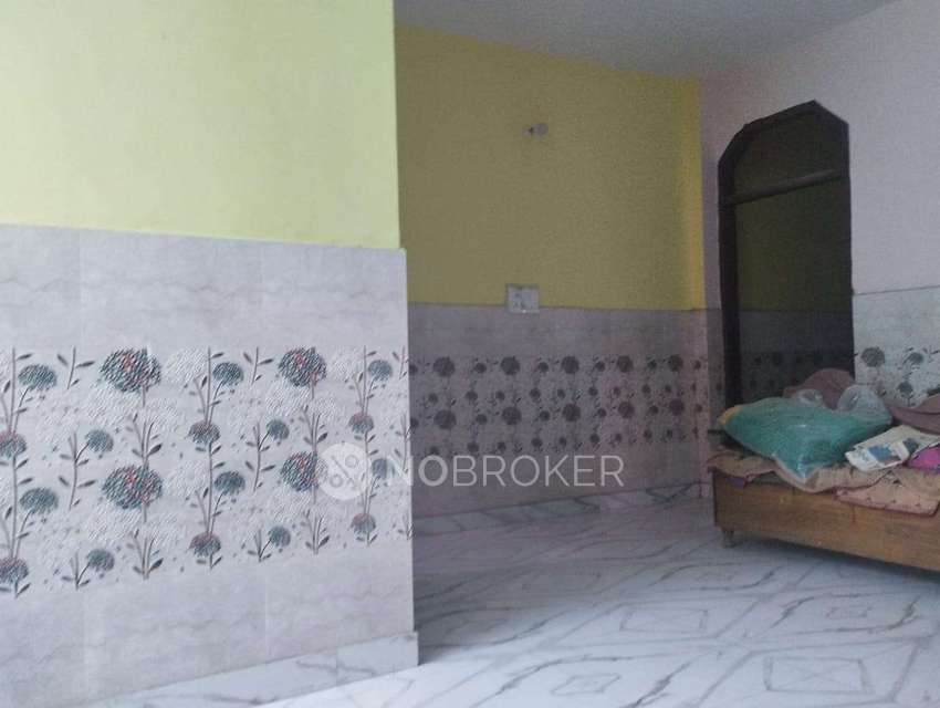 4+ BHK Flat For Sale  In Razapur Khurd
