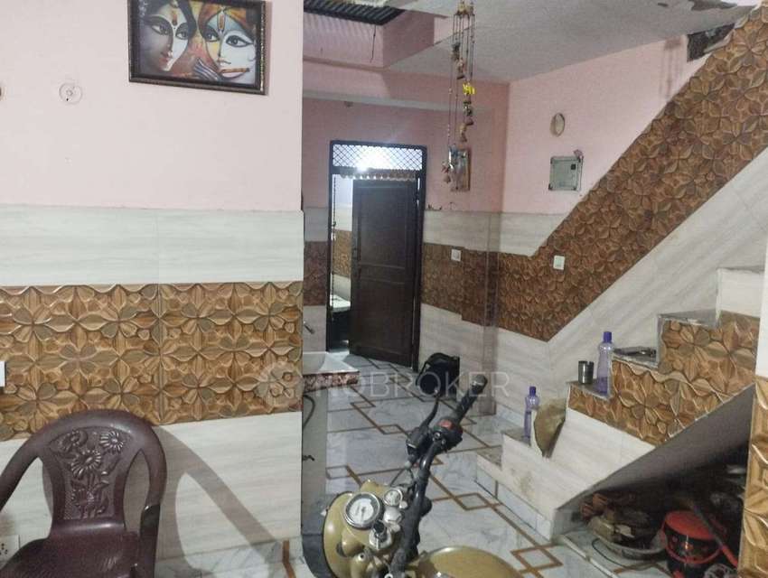 4+ BHK Flat For Sale  In Razapur Khurd