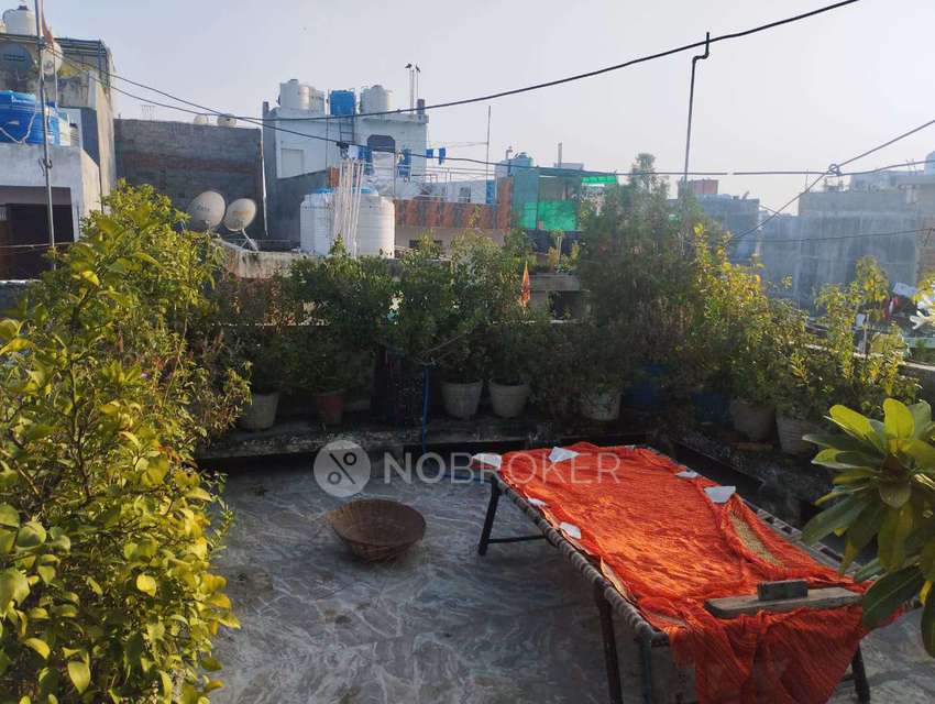 4+ BHK Flat For Sale  In Razapur Khurd