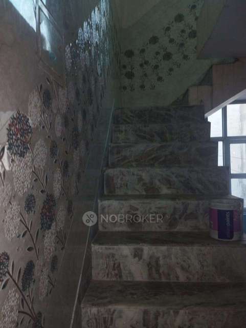 4+ BHK Flat For Sale  In Razapur Khurd