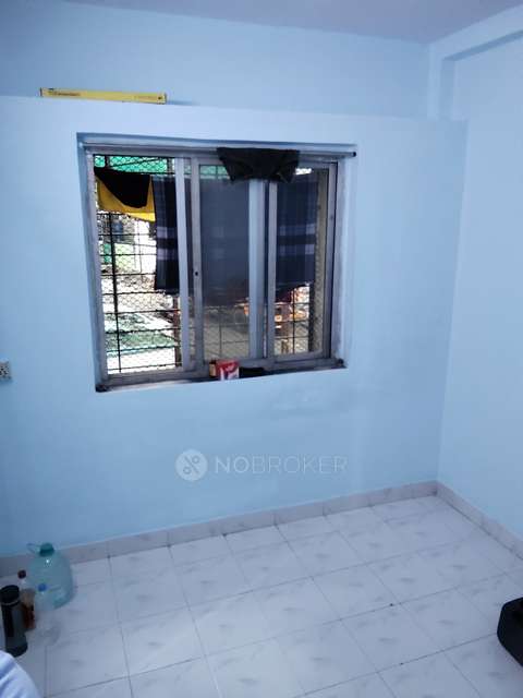 1 BHK Flat In Stadrdlone Building for Rent  In 2a, Masjid Rd