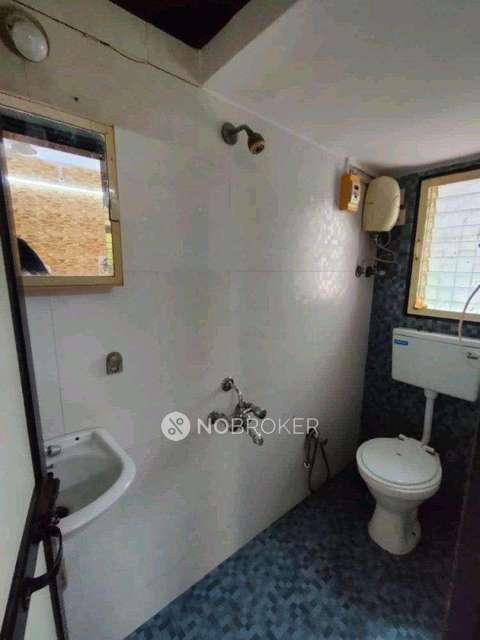 2 BHK Flat In Omsatyavinayak Chs For Sale  In Borivali West