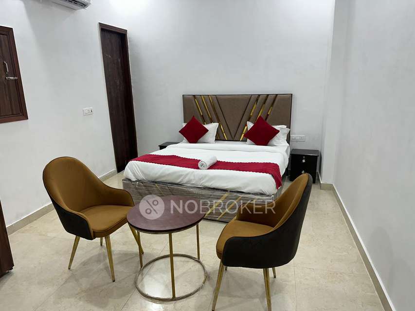 PG for Boys in Sector 130