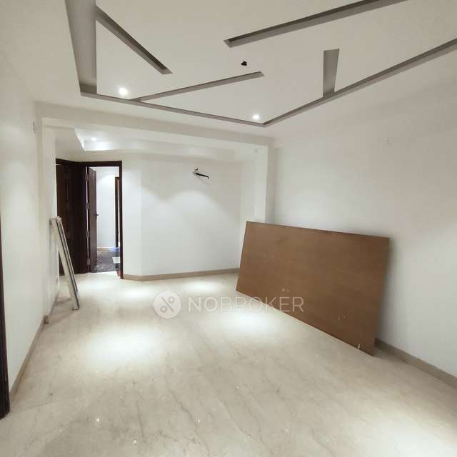 3 BHK Flat In Pal Mohan Apartment  For Sale  In Punjabi Bagh
