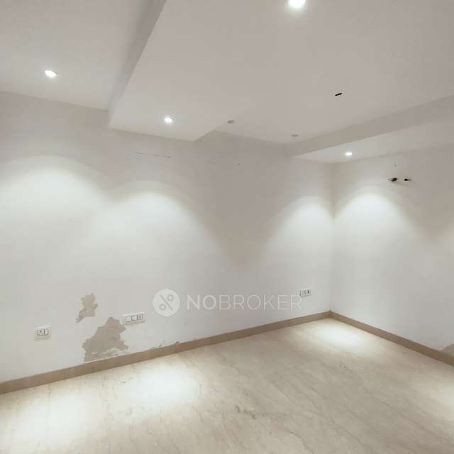 3 BHK Flat In Pal Mohan Apartment  For Sale  In Punjabi Bagh