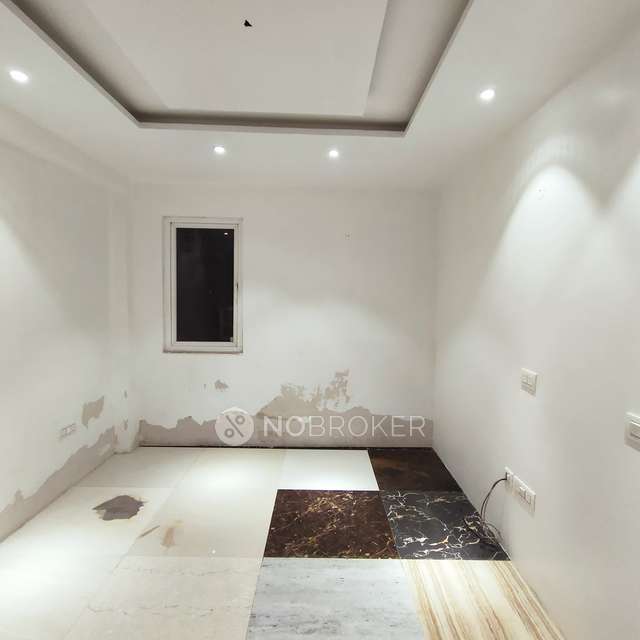 3 BHK Flat In Pal Mohan Apartment  For Sale  In Punjabi Bagh