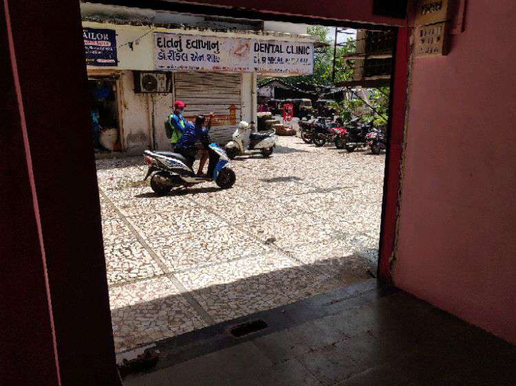 Shop in Malad West, Mumbai for Rent 