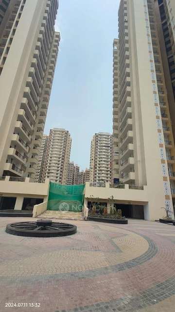 3 BHK Flat In Nirala Estate For Sale  In Techzone 4