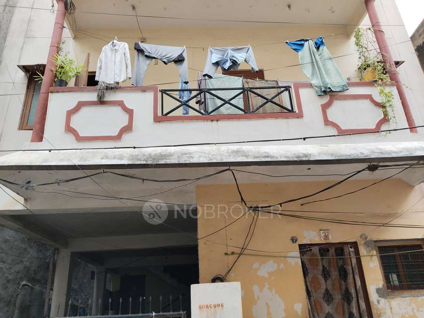 2 BHK Flat In Sujatha Residency For Sale  In Padmarao Nagar