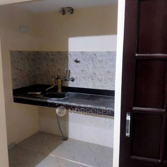 1 RK House for Rent  In Sector 52