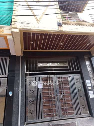 1 BHK Flat In Standalone Building  for Rent  In Sector 11