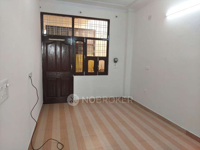 2 BHK Flat In Pahwa Society For Sale  In Sector 15