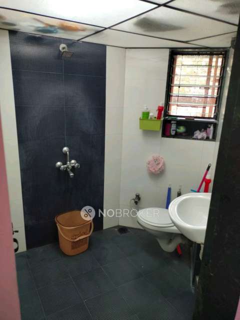 2 BHK Flat In Hulas Basti Garden Chs For Sale  In Kandivali West