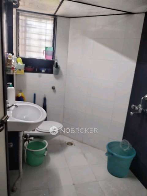 2 BHK Flat In Hulas Basti Garden Chs For Sale  In Kandivali West