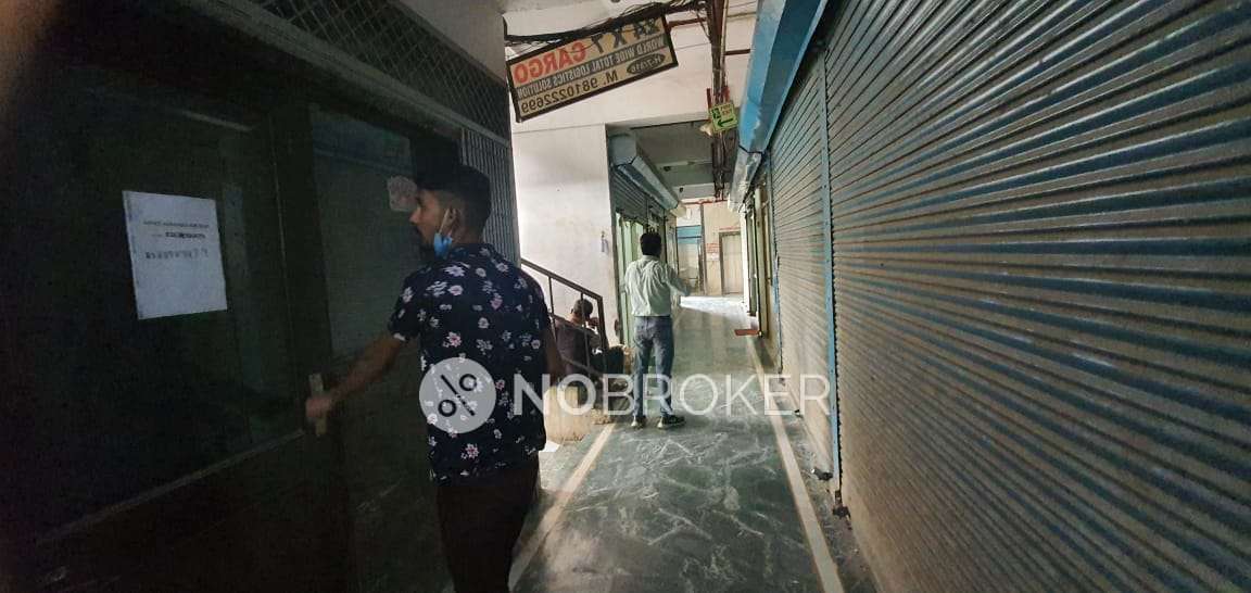 Shop in Paschim Vihar, Delhi for sale 