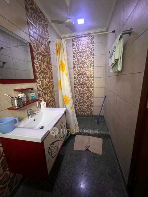 3 BHK Flat In Standalone Building  For Sale  In Kidwai Nagar