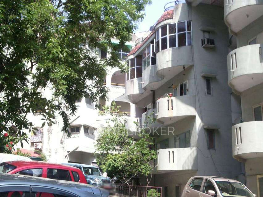 Single Room for Male In 3 BHK  In Amrutha Valley In Somajiguda