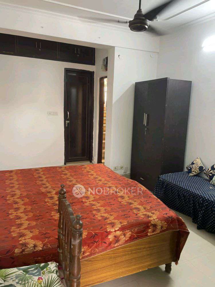 Golf View Apartments Saket Rent WITHOUT BROKERAGE Fully furnished 1